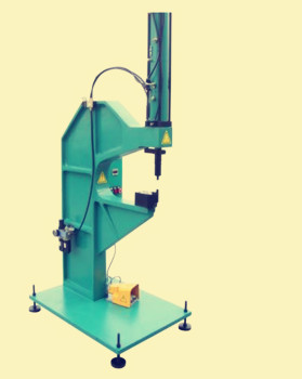 國產(chǎn)鉚接機(jī)多少錢一臺(tái)？