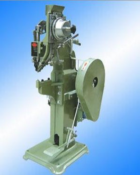 選購徑向鉚接機(jī)時(shí)需要注意哪些事項(xiàng)？