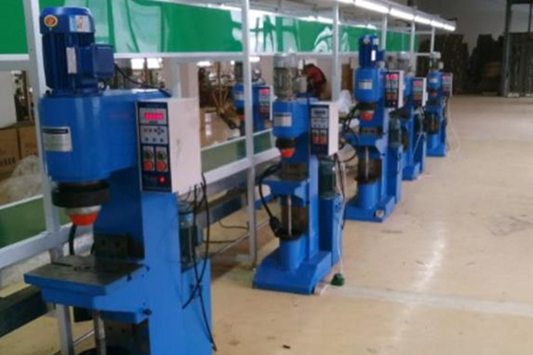 無鉚釘鉚接機(jī)廠家不會選？建議這樣選！ 圖2