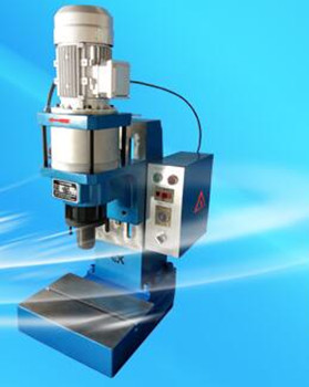 液壓鉚接機的模具有多少個？