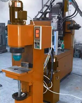 鉚接機(jī)廠家有哪些規(guī)格型號(hào)？