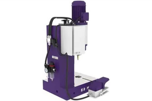 鉚頭不轉(zhuǎn)？可能使用的是徑向鉚接機！