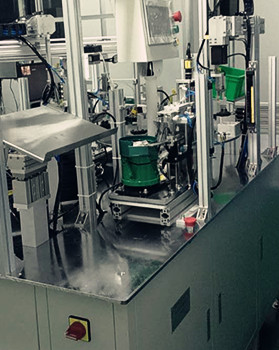 哪些因素會(huì)引起全自動(dòng)送料鉚接機(jī)磨損？