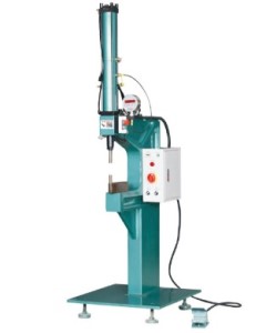 如何選擇無鉚釘鉚接機(jī)廠家及品牌？